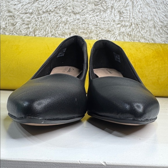 NWT • Clarks • Women’s Closed-Toe • Kitten Heel • Size 8.5W • Black Leather • 🖤 - Picture 12 of 12